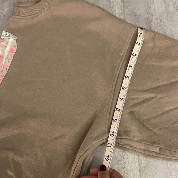 Coca Cola- tan cropped oversized sweatshirt with floral graphic and embroidery - Picture 9 of 13